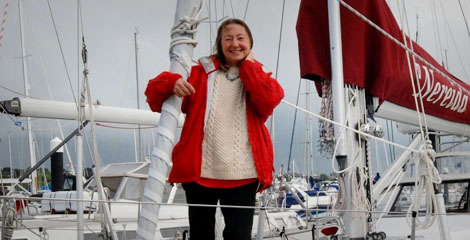 Aos 81 anos, ela est dando a volta ao mundo sozinha com um barco